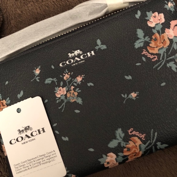 SALE!!! NWT Coach beautiful floral wristlet!! PRICE FIRM - Picture 3 of 4